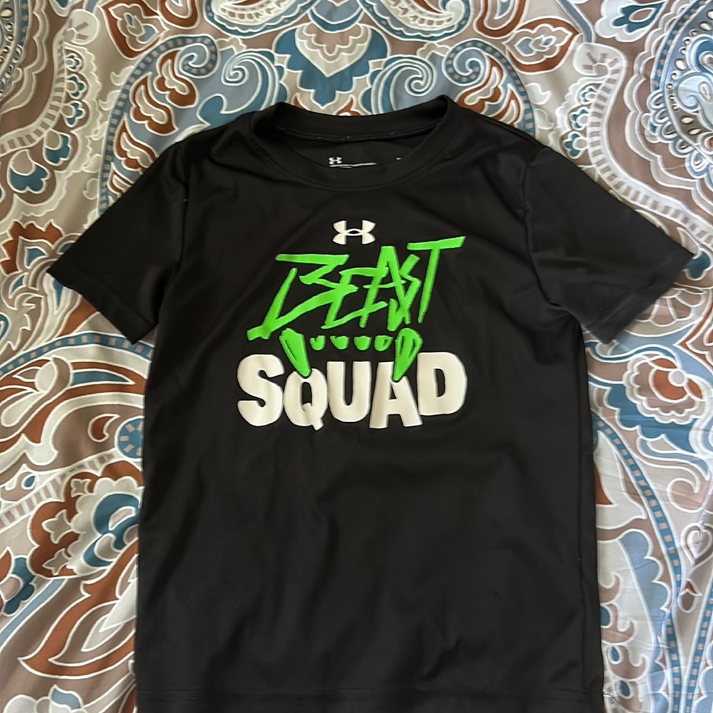 Under armor boys size 5 breathable tee